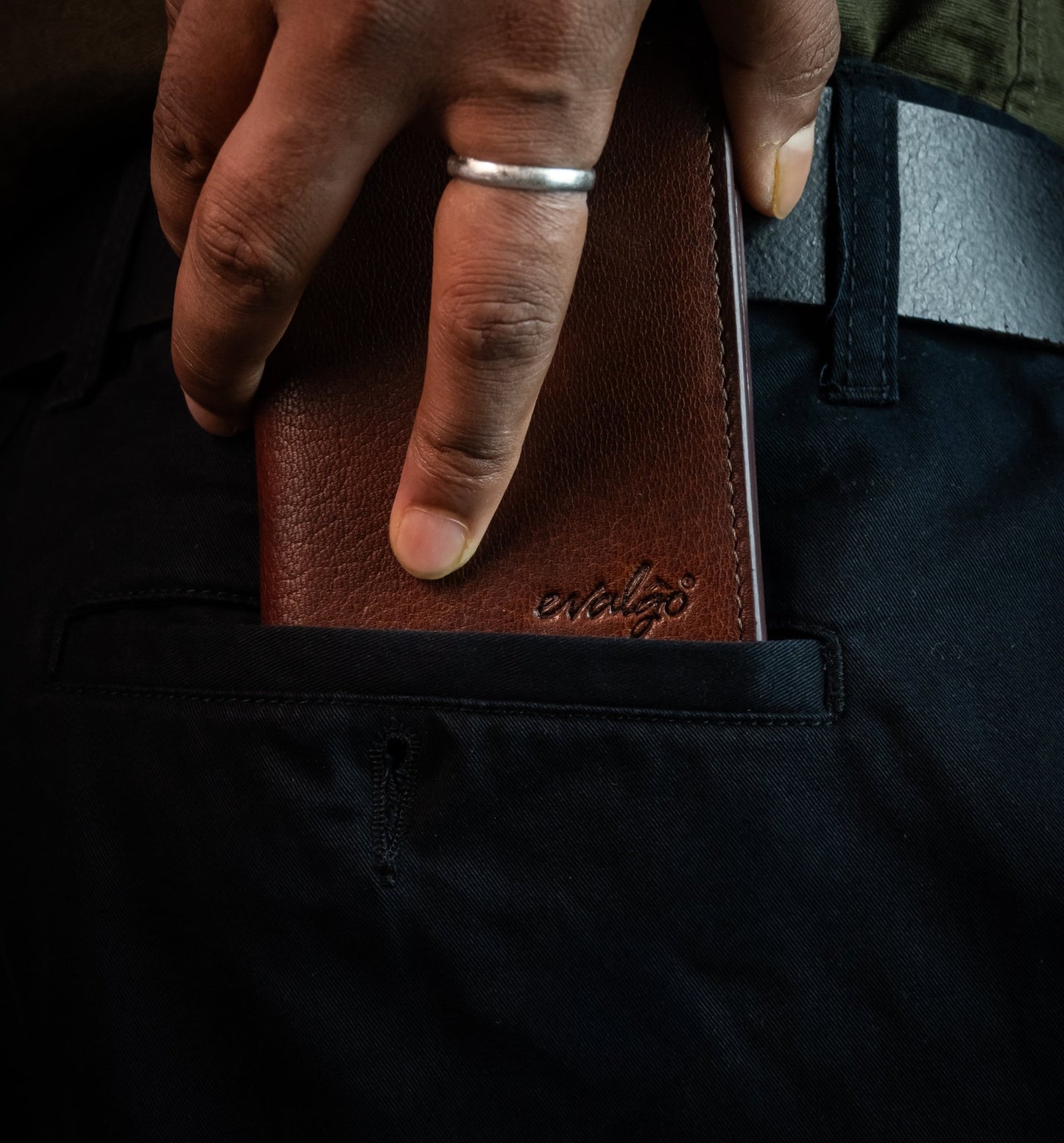 The evalgo® Snap — Slim Magnetic Top-Grain Leather Wallet - evalgo®